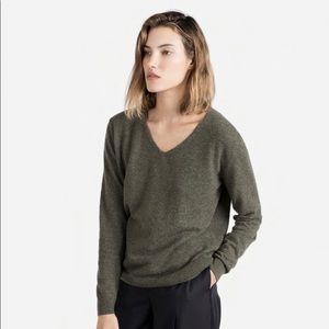 Everlane Slouchy Cashmere V-Neck in Moss